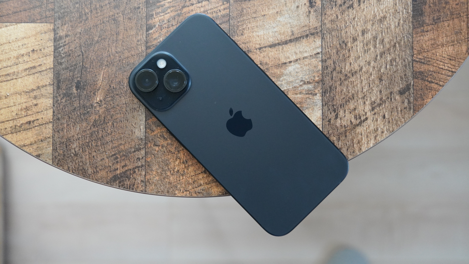 iPhone15 128GB 5回だけ立ち上げた。 中古】iPhone 15 128GB ｜中古スマホ・タブレットの公式