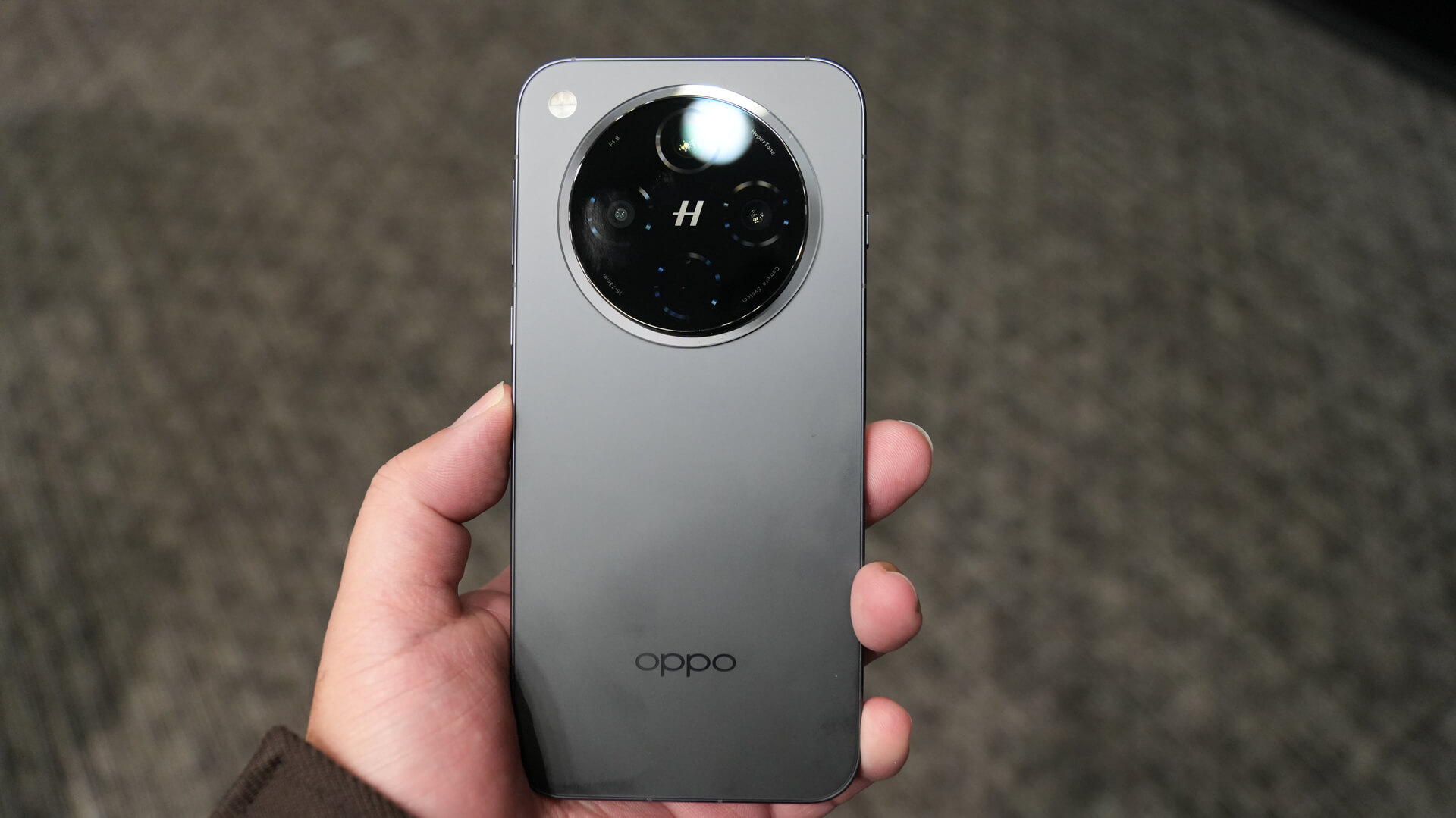 OPPO Find X8 16/512GB 国内版　純正充電器2つ付き IIJmioサプライサービス」において、OPPO製「OPPO Find X8
