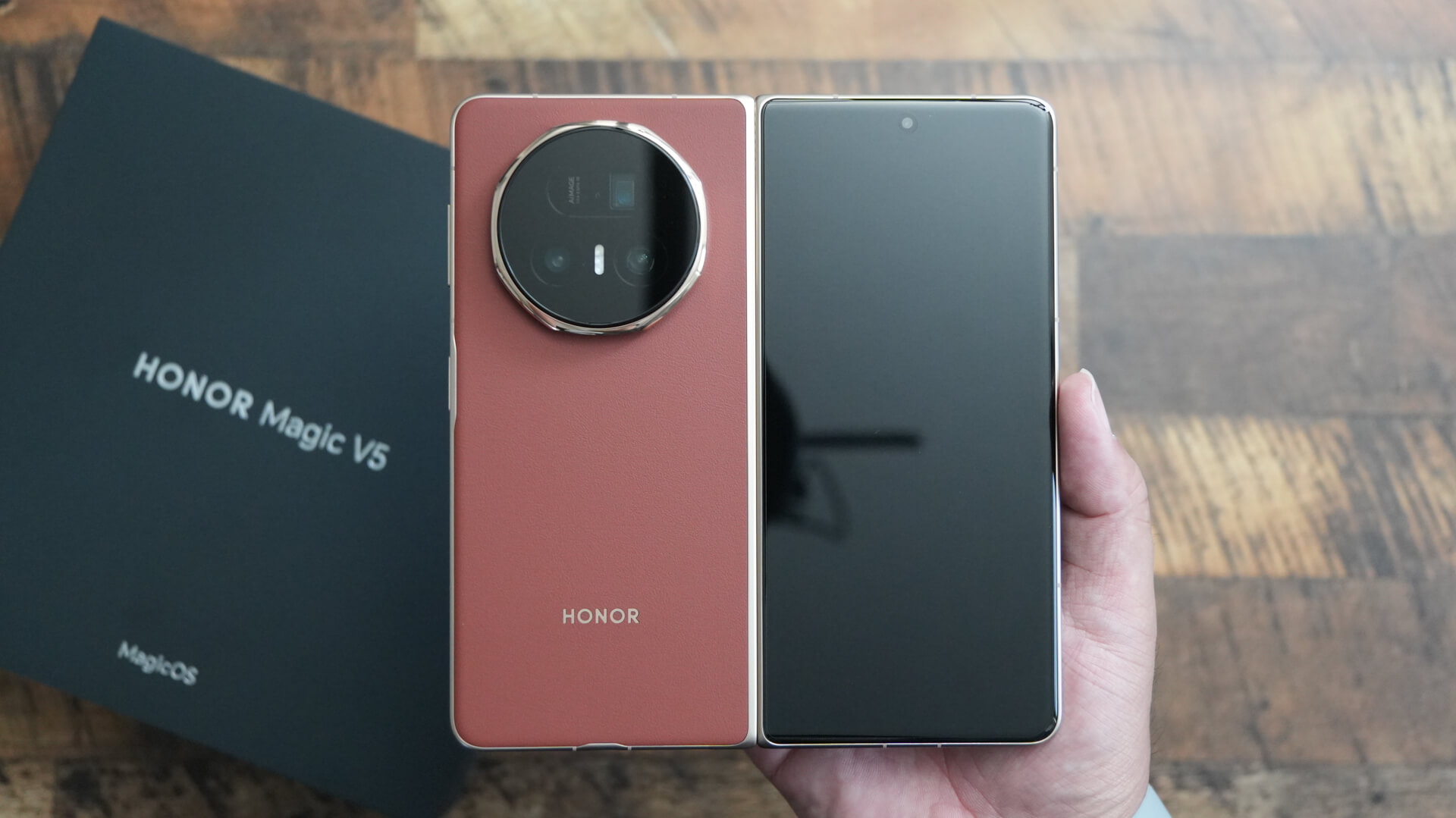 HONOR Magic V5 開封レビュー。これが世界で最も薄い折畳式機種の実力